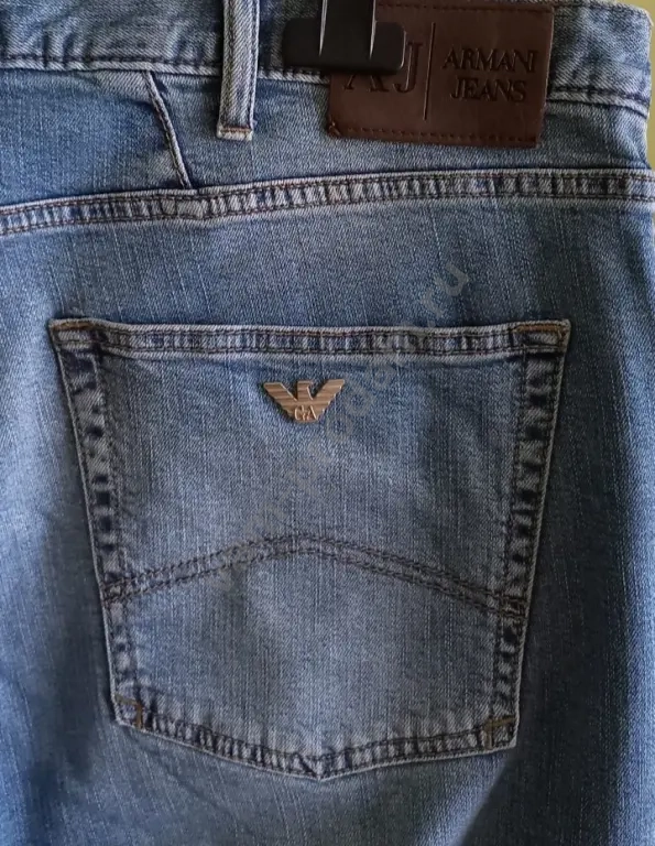 Джинсы Armani