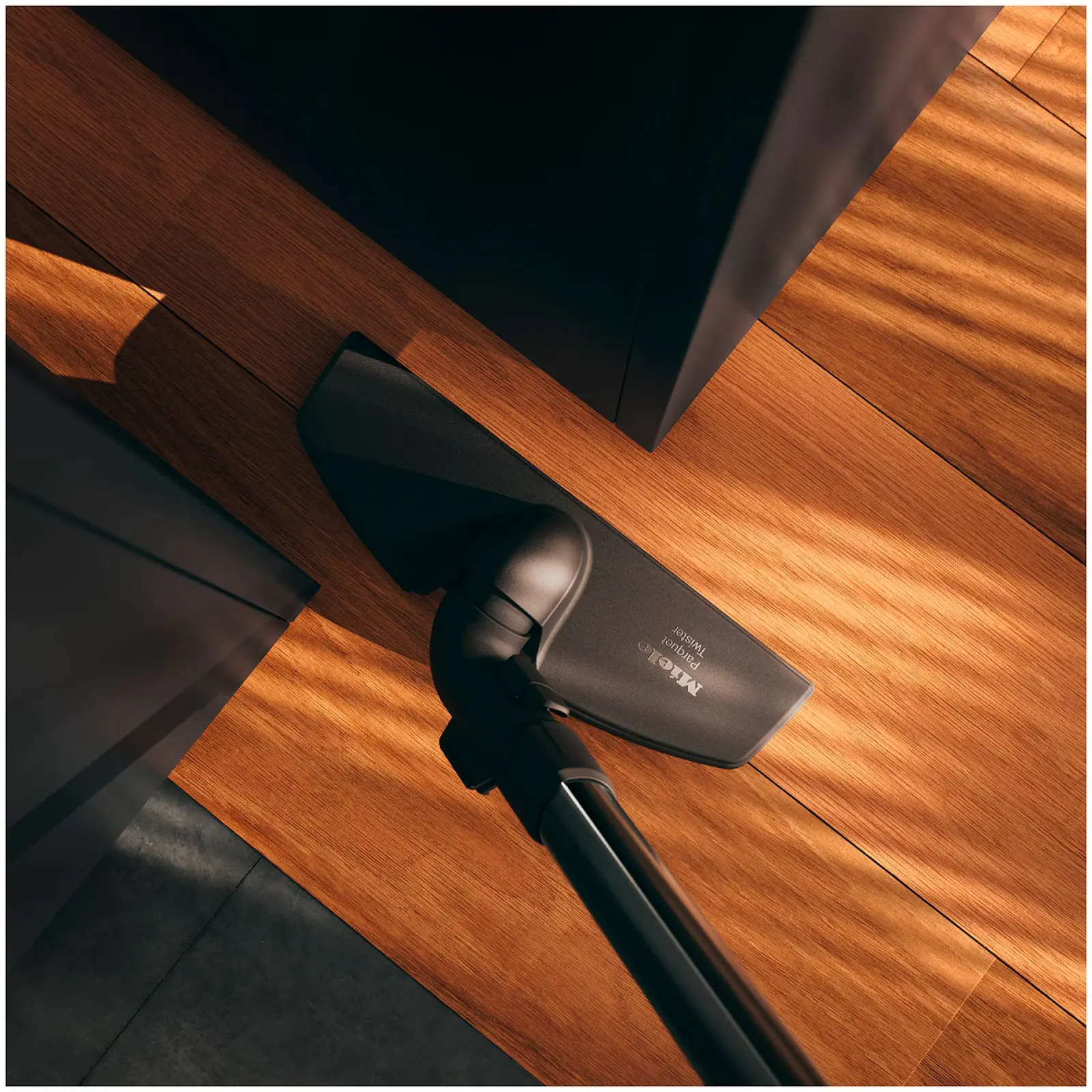 Пылесос напольный Miele Complete C3 125 Gala Edition Graphite grey
