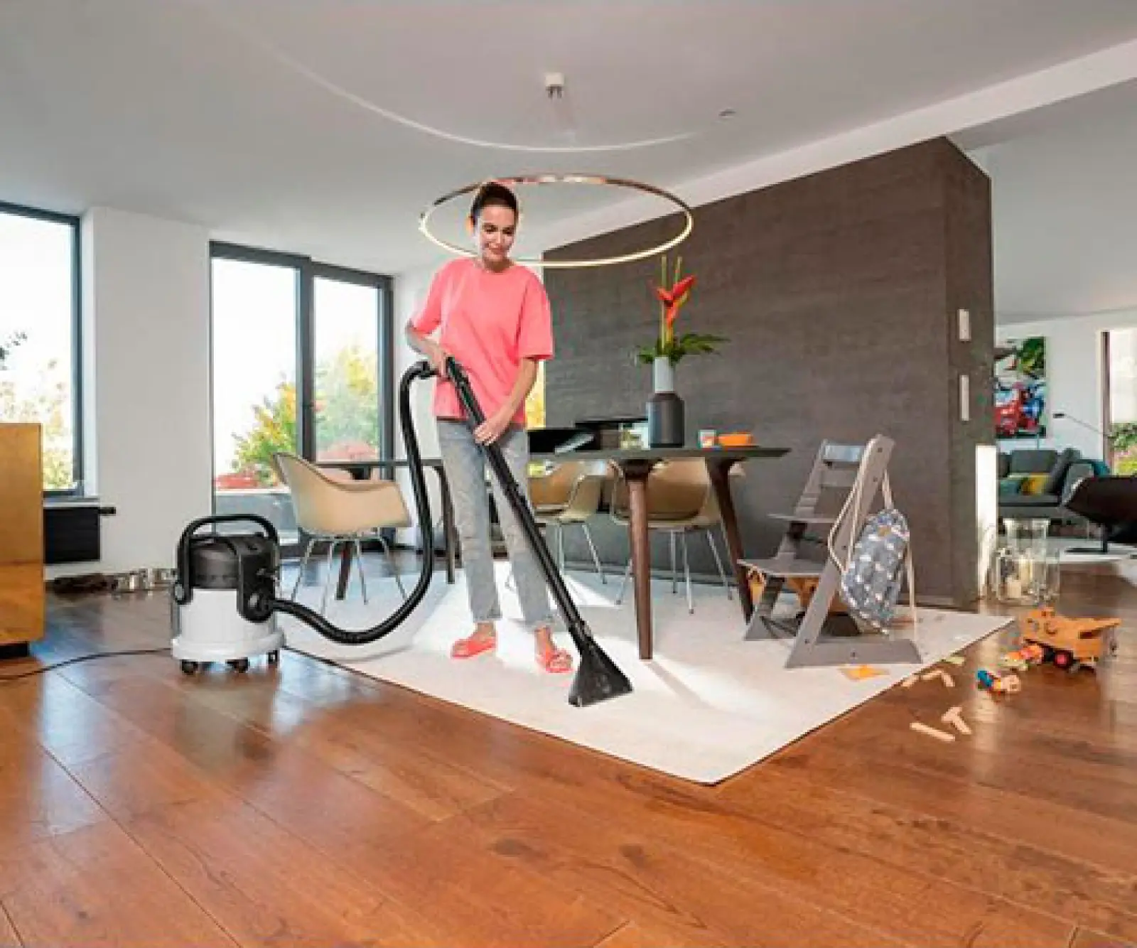 Моющий пылесос Karcher SE 4, белый (1.081-150.0)
