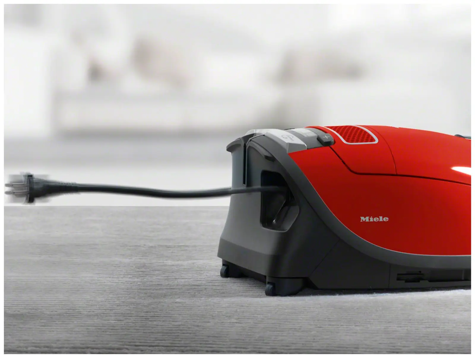 Пылесос напольный Miele Complete C3