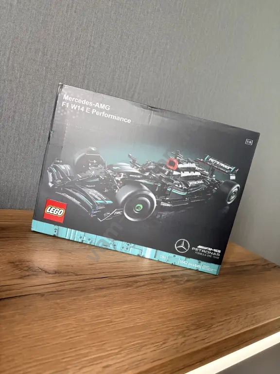 Lego technic Mercedes AMG f1(1642 дет)