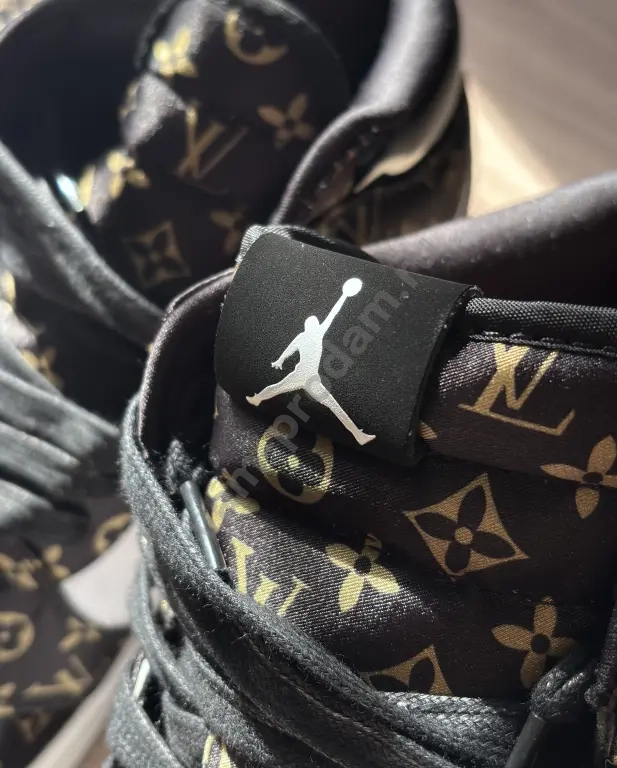 Кастомные кроссовки AirJordan 1