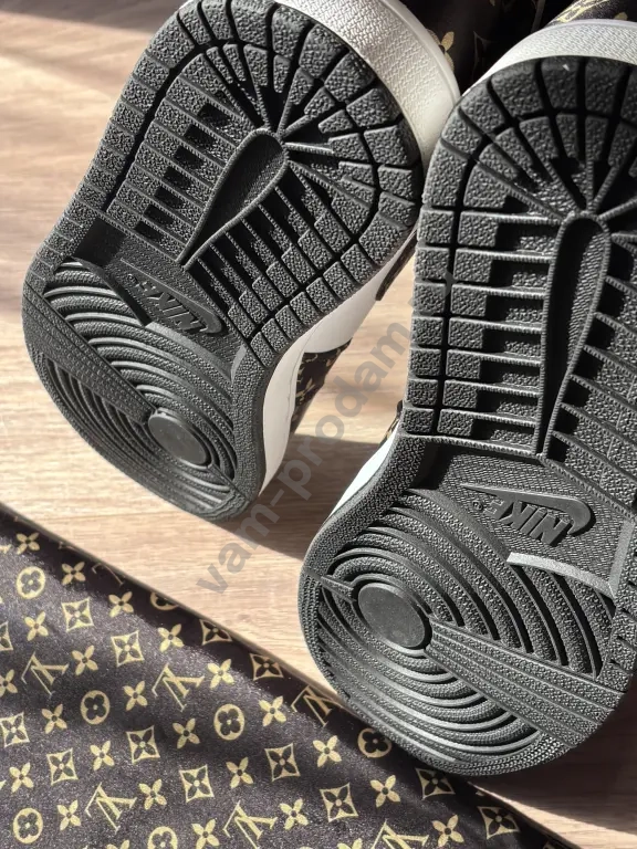 Кастомные кроссовки AirJordan 1