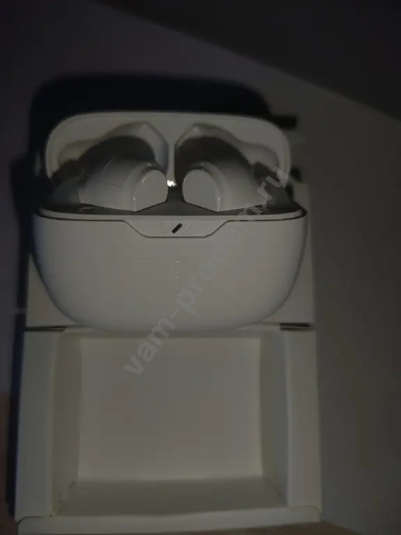 Беспроводные наушники JBL wave beam