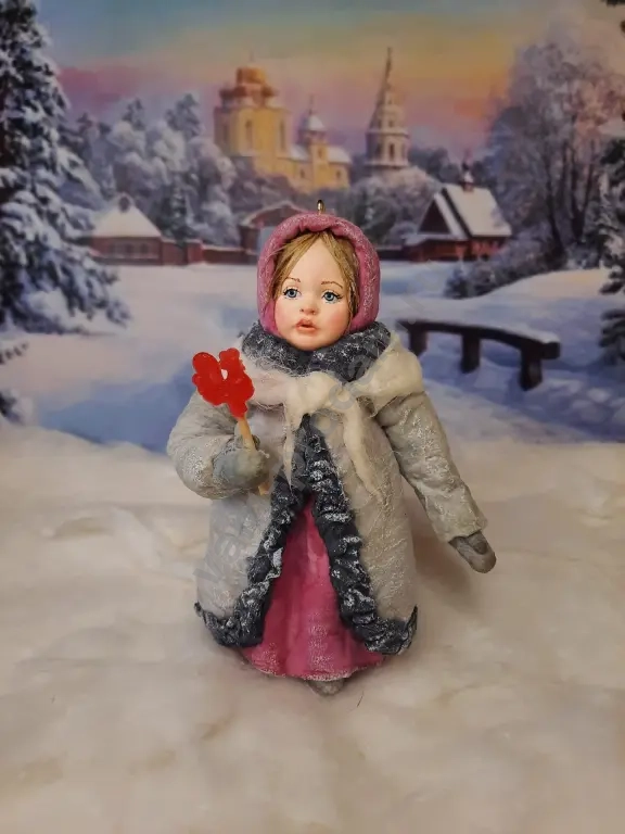 Ватная игрушка девочка с леденцом
