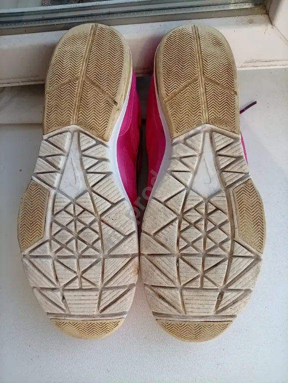 Женские кроссовки 40,5 р. VIETNAM