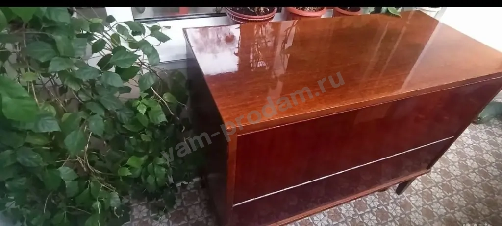 тумба полированная под телевизор