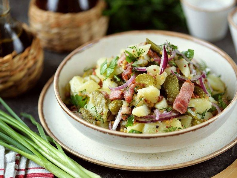 🌟Немецкий картофельный салат🌟 
 
Ингредиенты:
🥔 1 кг картофеля (лучше использ…