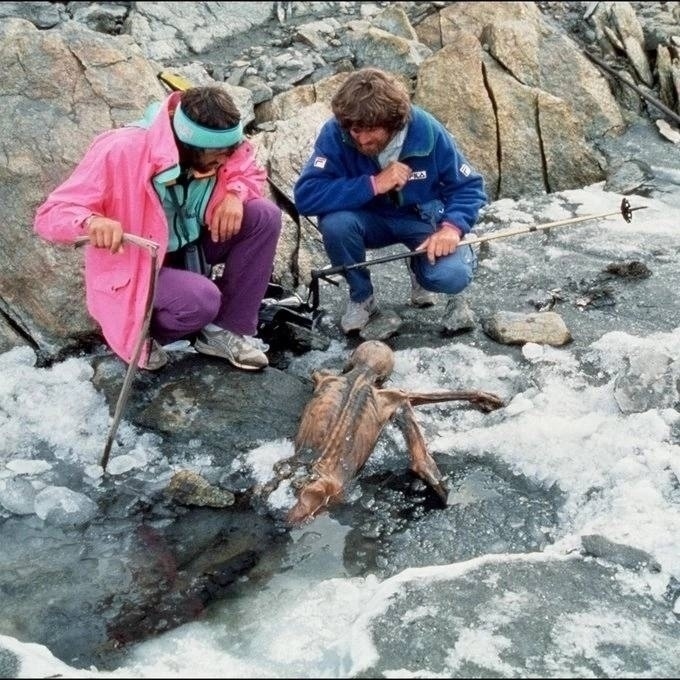 19 сентября 1991 года во время похода в долину Эцталь немецкие туристы Эрик и Хе…