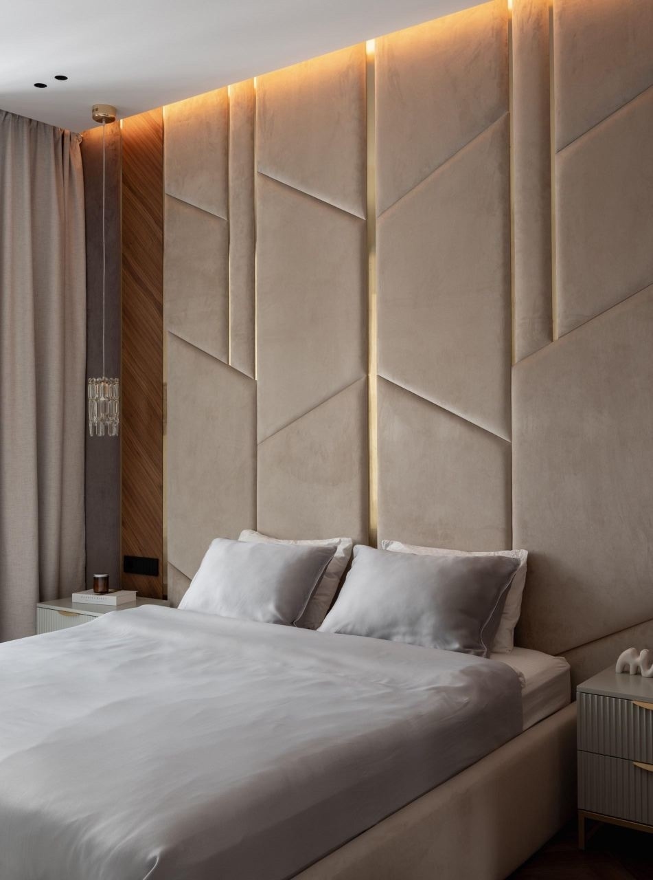 Современная неоклассика с характером: 74,5 м² в Петербурге

Молдинги, золото, мя…