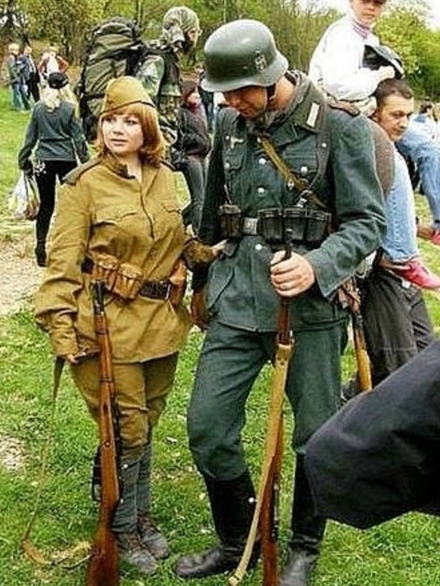 📸 Фальшивки в XXI веке: история популярной фотографии "поцелуя" немецкого солда…