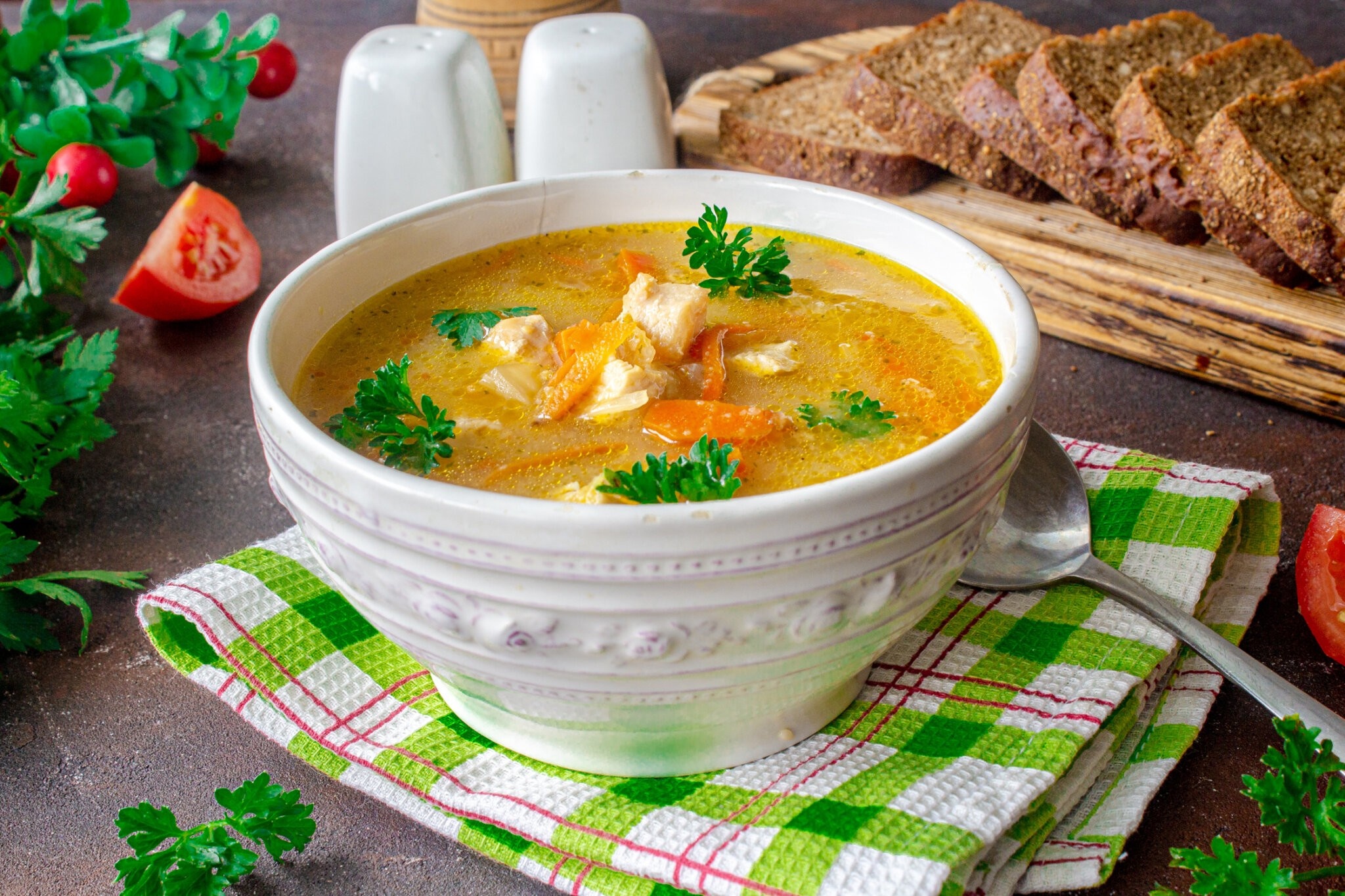 🥣 Простенький куриный супчик 
 
Ингредиенты:
- 🍗 300 г куриного филе или бедры…