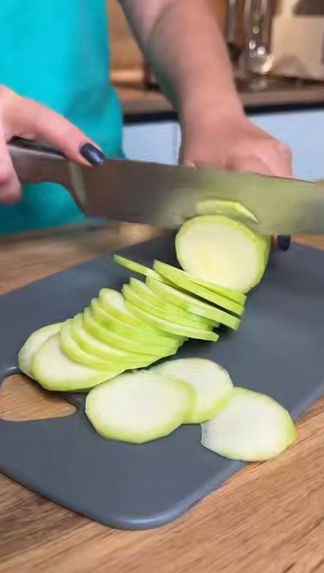 Попробуйте это!

Необыкновенно вкусные и сочные кабачки! Сколько ни готовь — все…