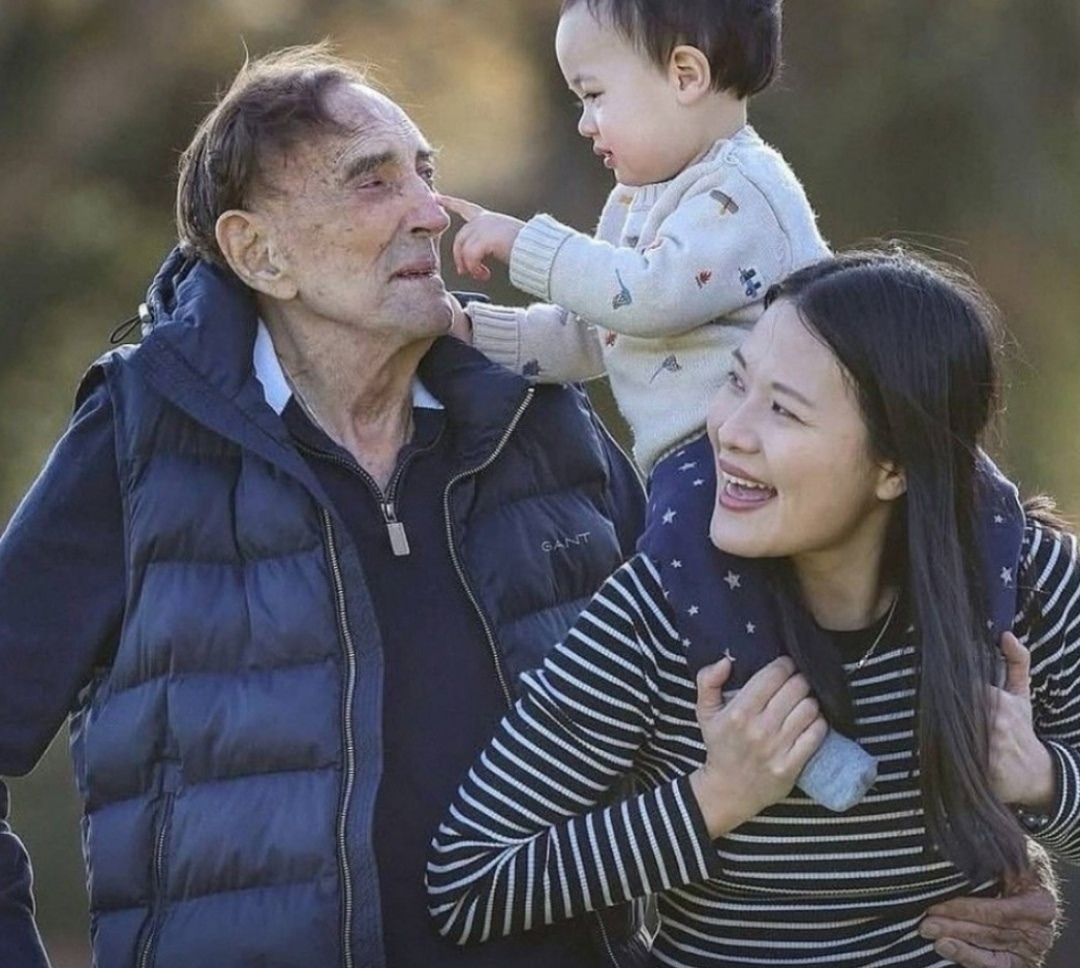 Доктор Джон Льюин, 93-летний специалист по антивозрастной медицине, и его жена Ж…