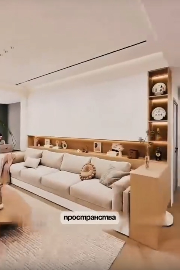 Избавьтесь от дивана в гостиной.