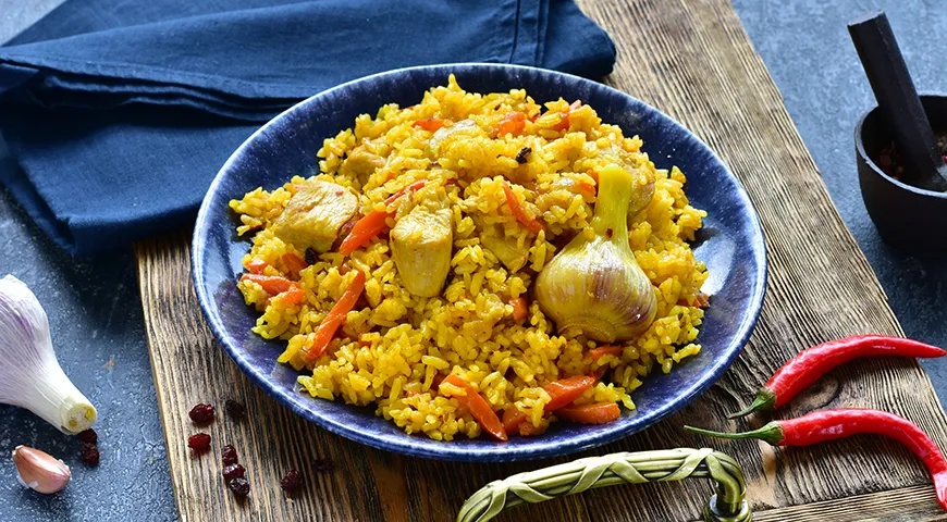 🥘 Простой домашний плов с курицей 🥘 
 
Ингредиенты:
- Куриное филе — 500 г 🍗 …