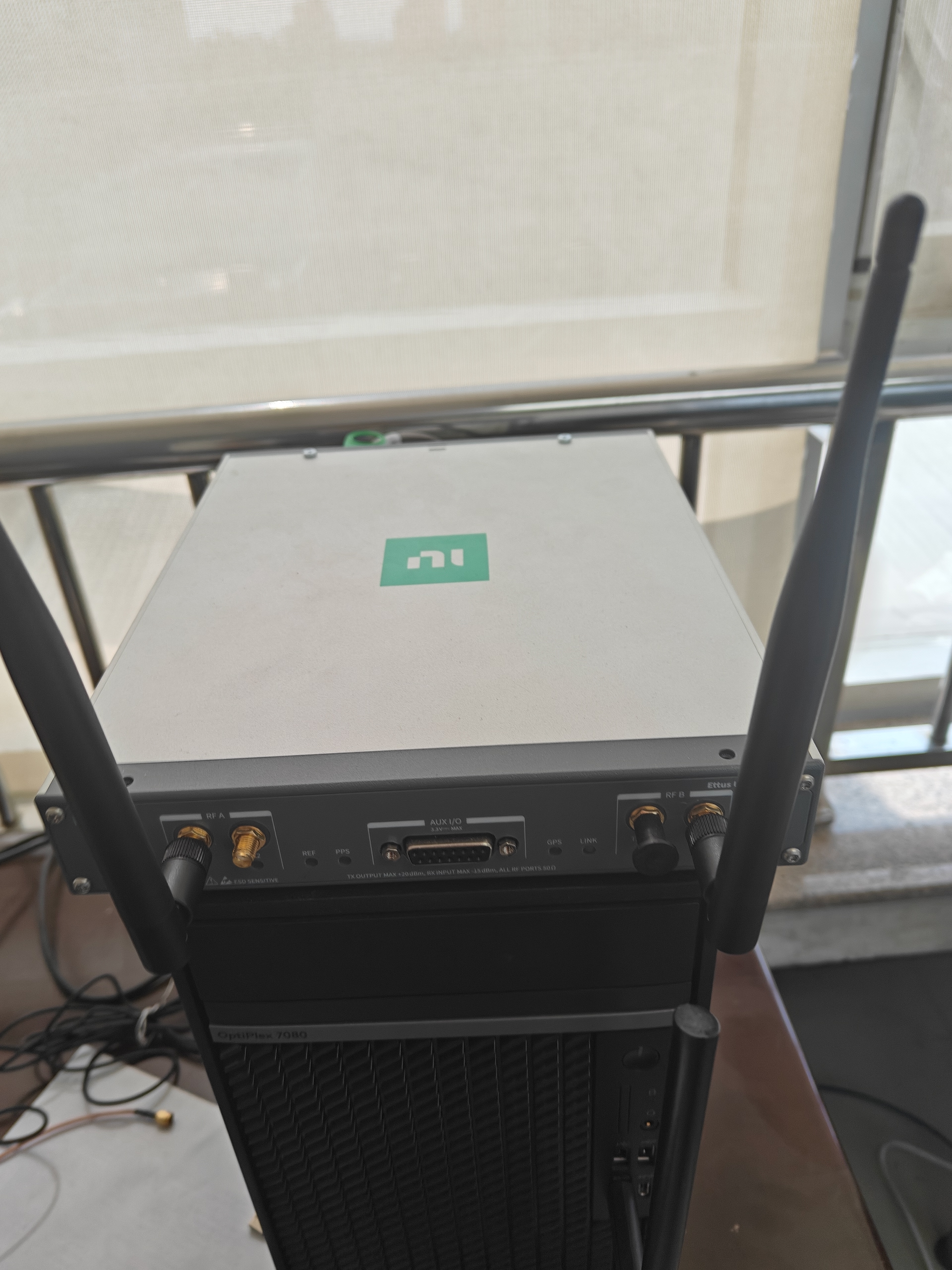 Вот мои неиспользуемые устройства USRP, включая B200mini, B210, X310 и X410. Они…