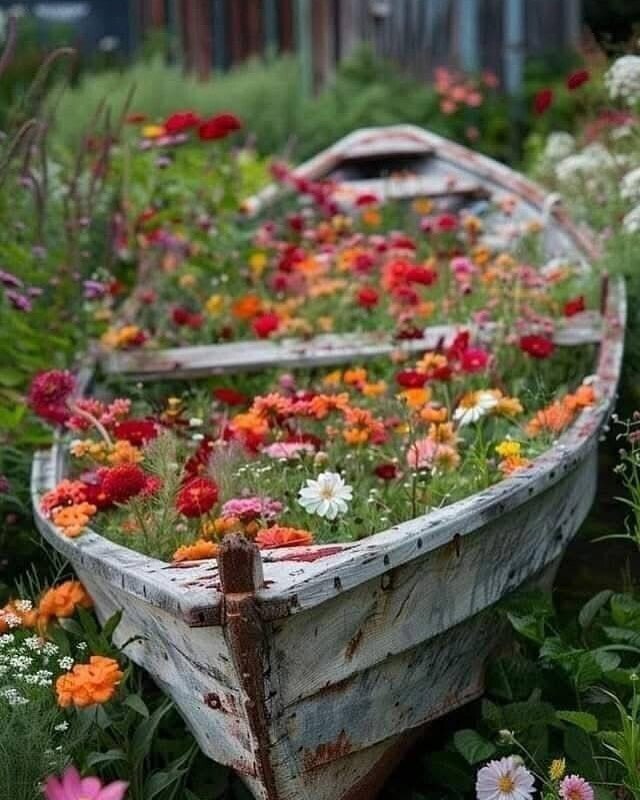 Свежие варианты оформления клумб и цветников 🌸🌱