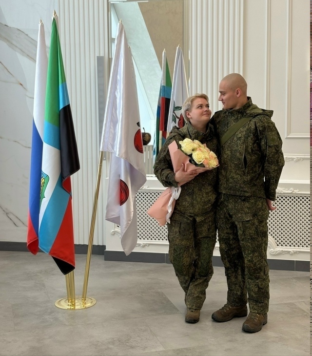 История любви, которая зародилась в зоне СВО 💞 
 
В отделе ЗАГС сыграли свадьбу…