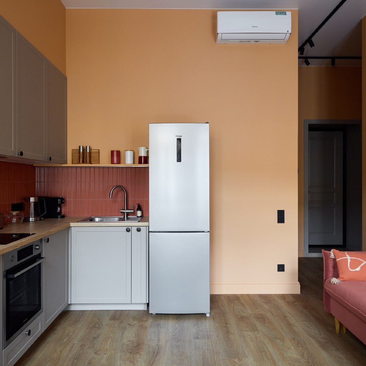 Яркий акцент в однокомнатной квартире🏠

38 кв. м.