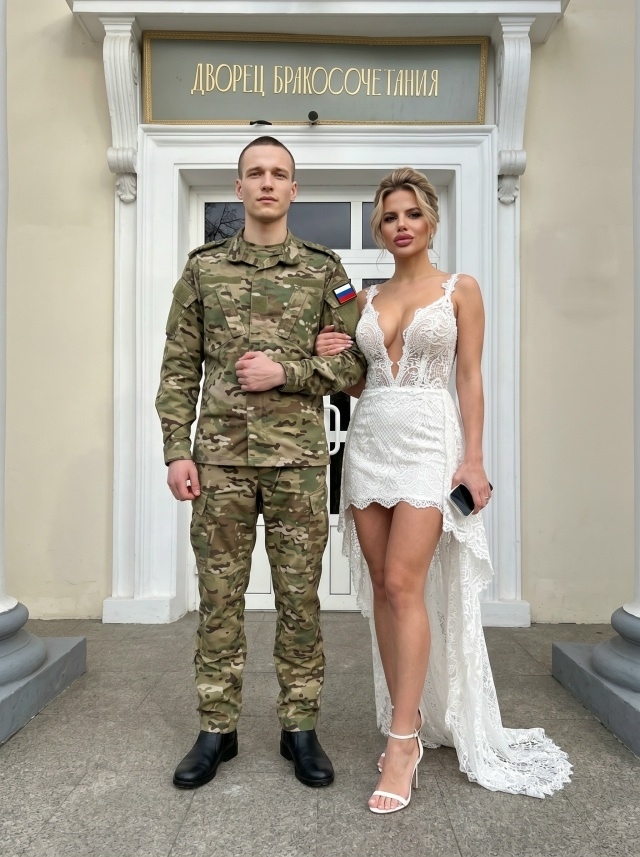 Недавно вернулся с СВО . Только с передовой и сразу в загс. Думал, дома ждет над…