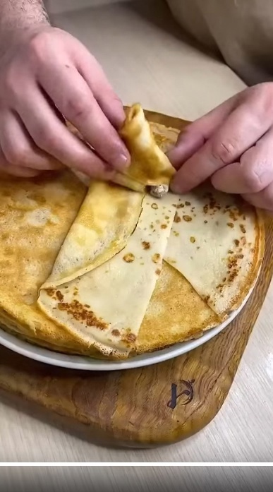 Треугольные блины с начинкой 🔥

Блинчики получаются восхитительными. Пеку по эт…