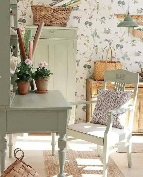 Стиль шебби - шик

Шебби-шик (Shabby Chic) — стиль, который сочетает элементы ви…