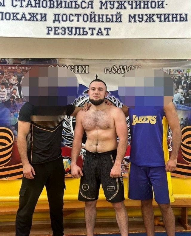 В Омске мужчина, увлечённый смешанными единоборствами, жестоко избил жену из-за …