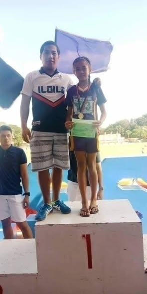 Рея Буллос, которой было всего одиннадцать лет, стала известна на Филиппинах бла…
