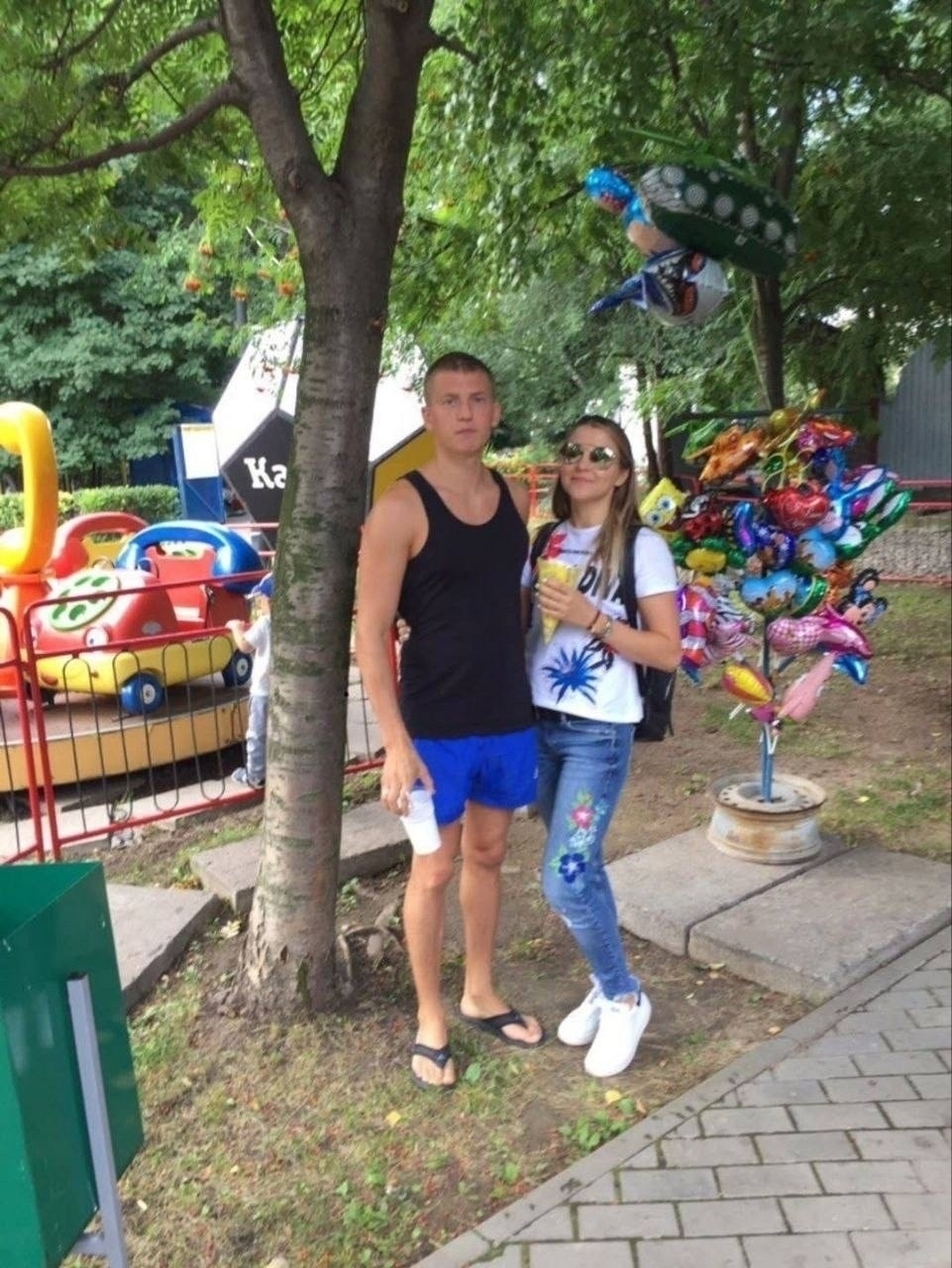Алексей Щербаков очень уж трогательно решил поздравить супругу с годовщиной.
 
«…