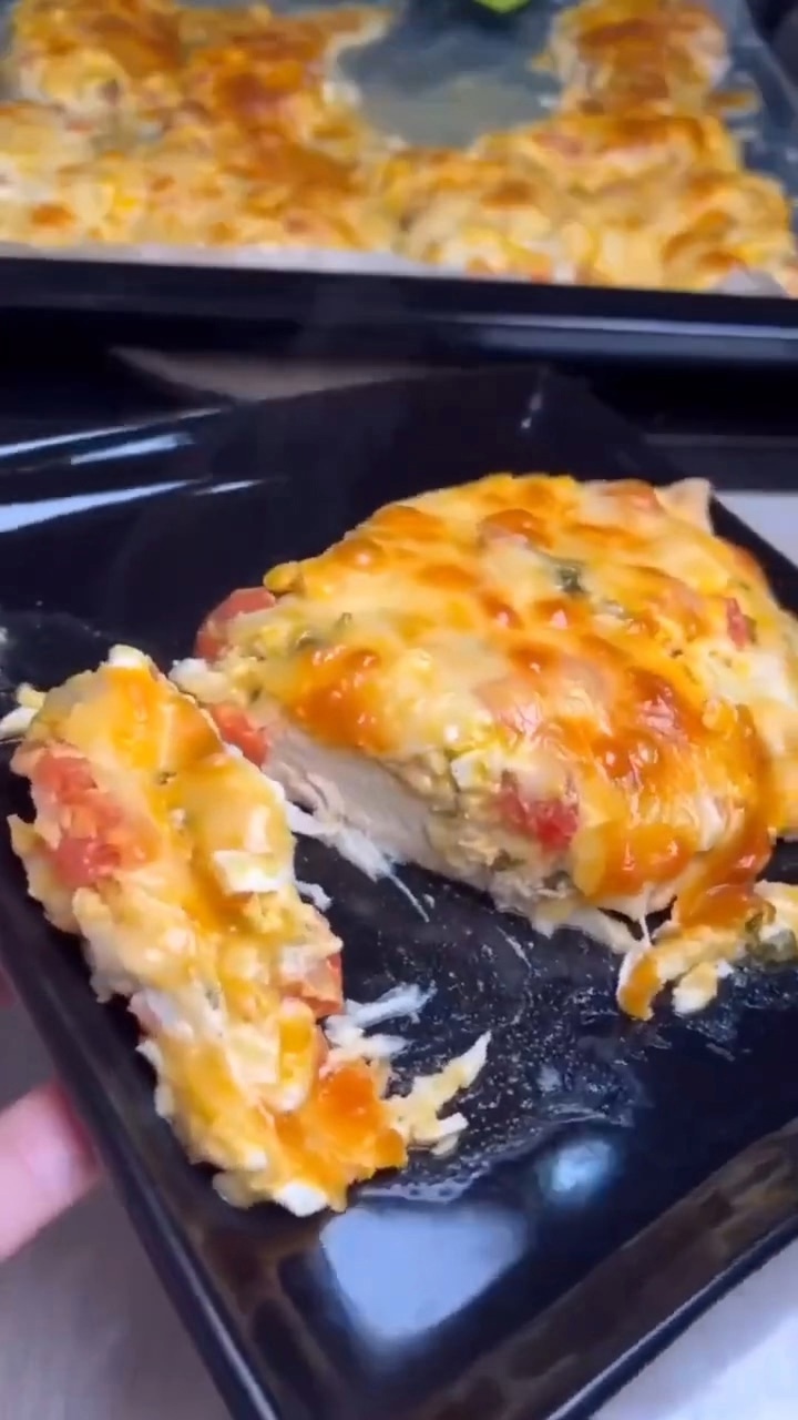 СОЧНАЯ КУРИЦА ПО-ФРАНЦУЗСКИ — просто, вкусно и сытно!🍗🧀

Эффектное блюдо для у…