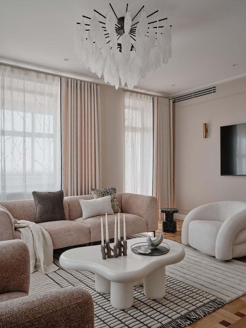 Современная классика: квартира 125 м² в Москве

Этот проект для молодой бизнесву…