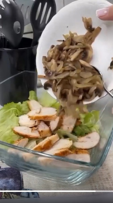 🥗 ПРОТЕИНОВЫЙ САЛАТ 🥗

🥄 Куриного филе – 250 г  
🥄 Шампиньонов – 200 г  
🥄 …