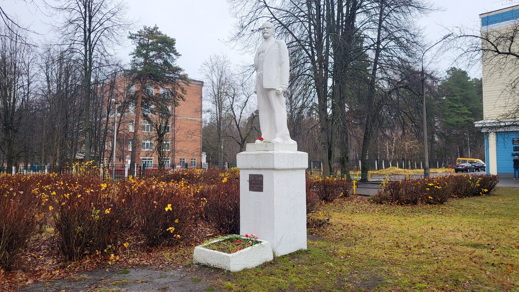 Памятник В. И. Ленину