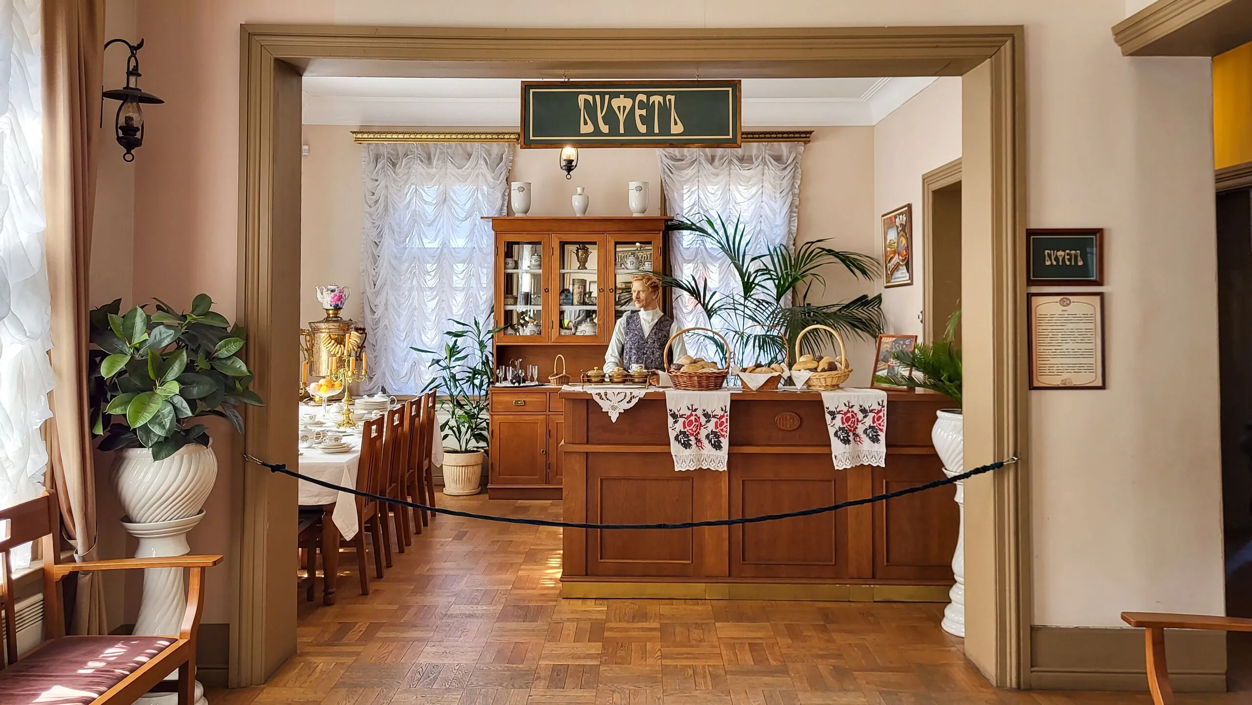 Буфет в здании вокзала