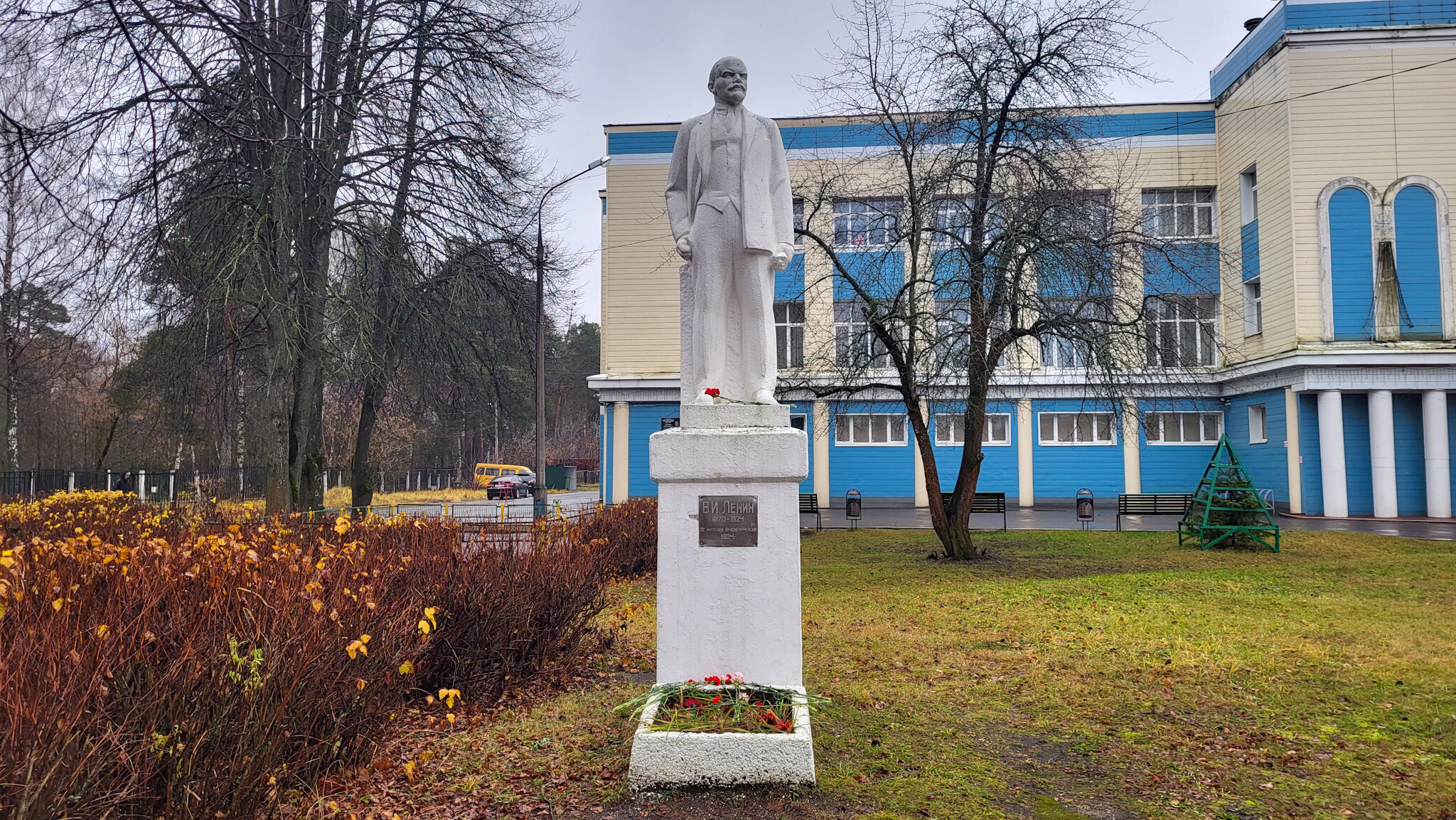 Памятник В. И. Ленину