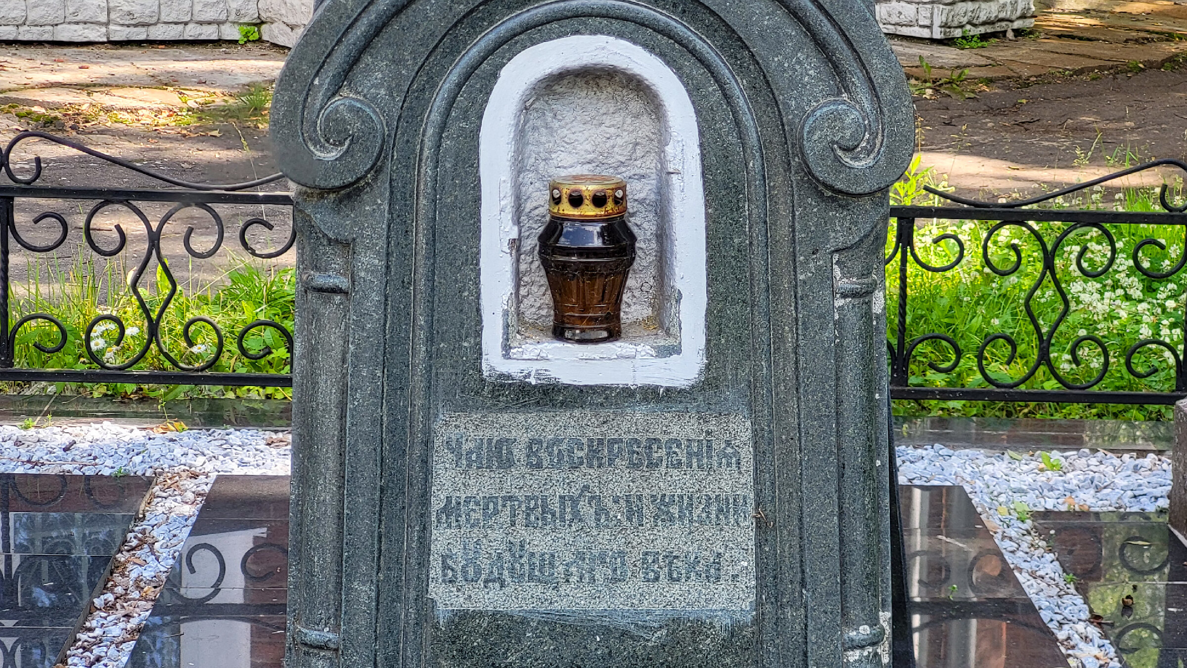 Территория Спасской церкви