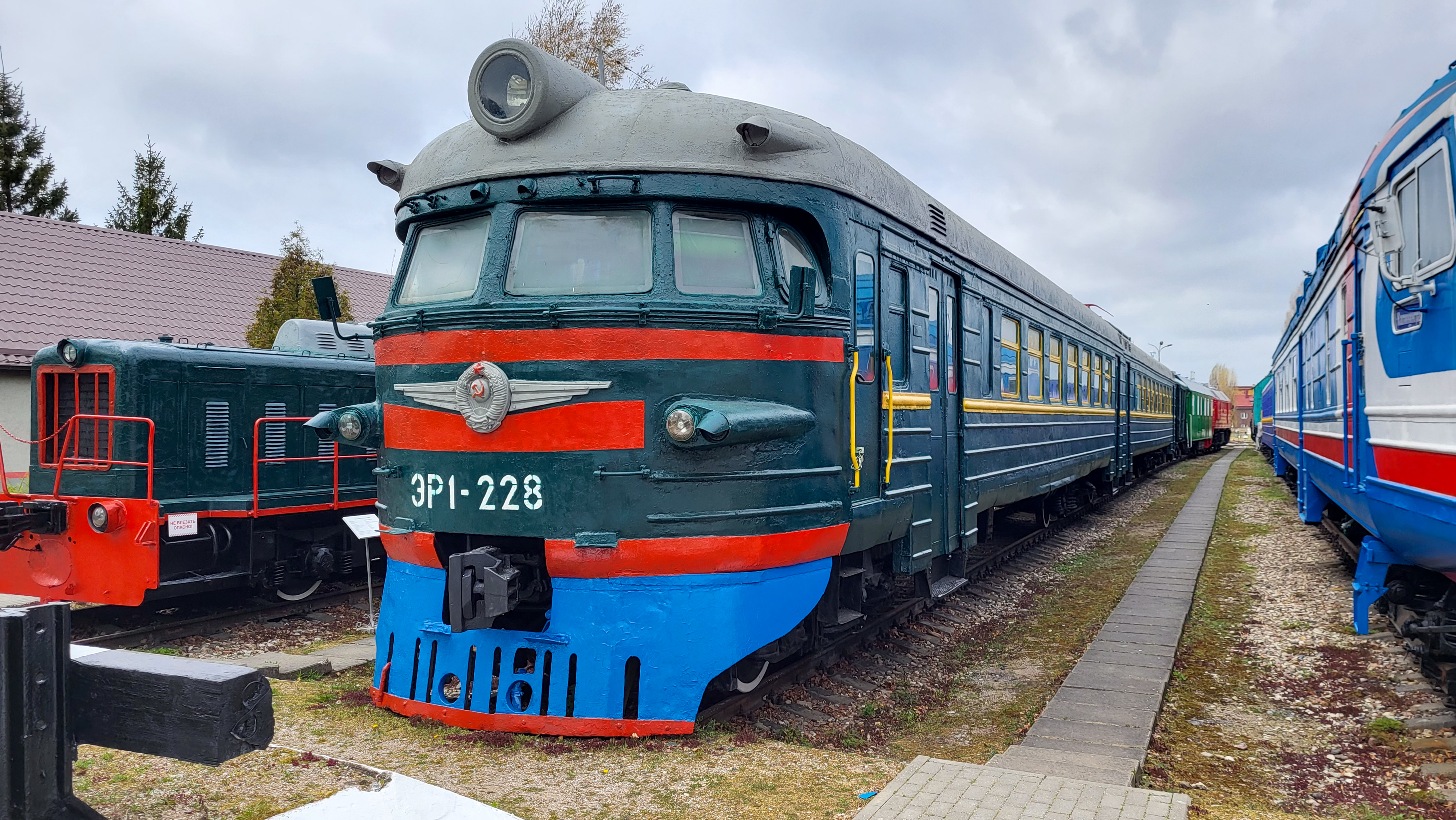 Головной вагон электропоезда ЭР1-228