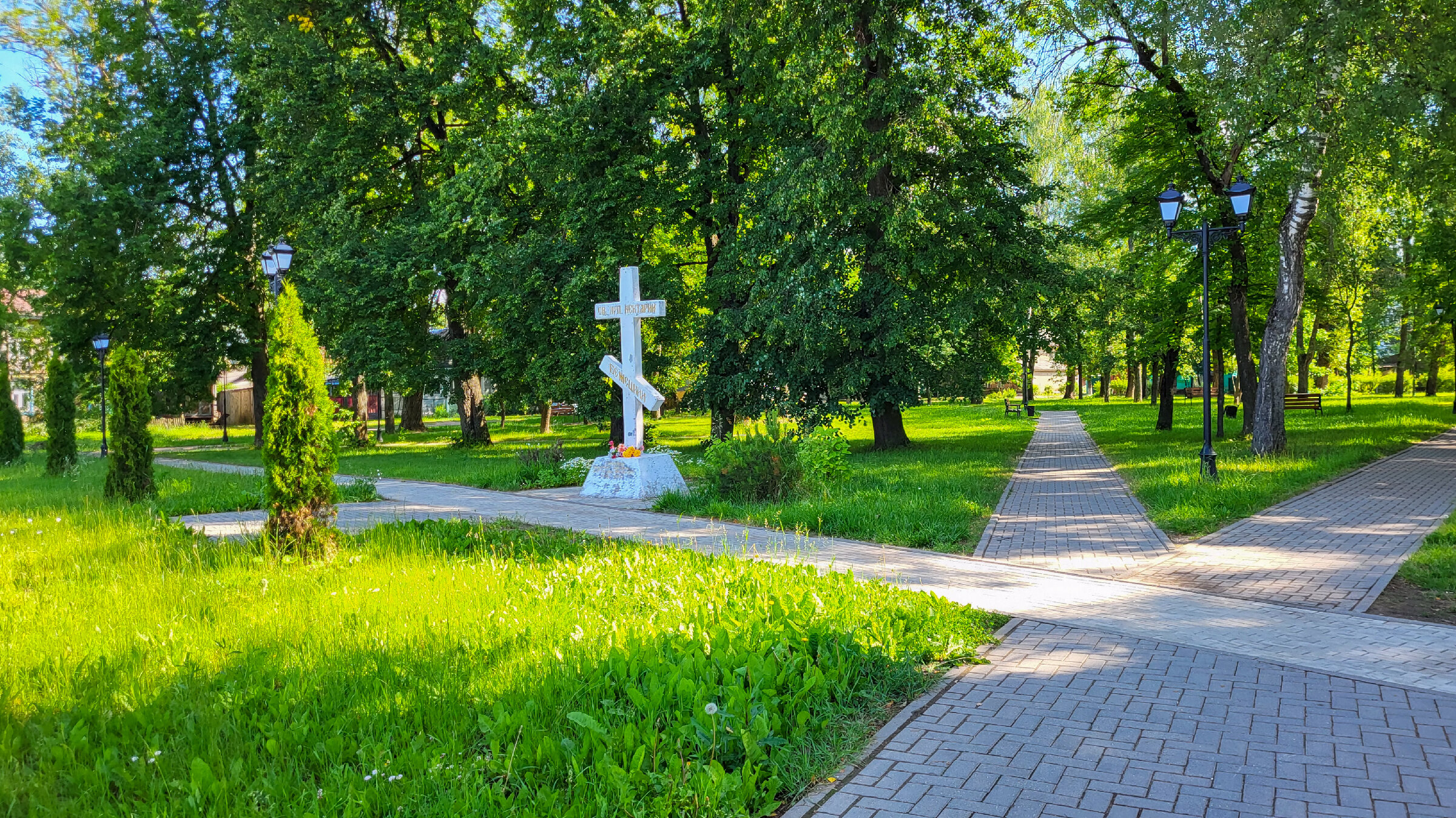 Крест на месте разрушенной Введенской церкви