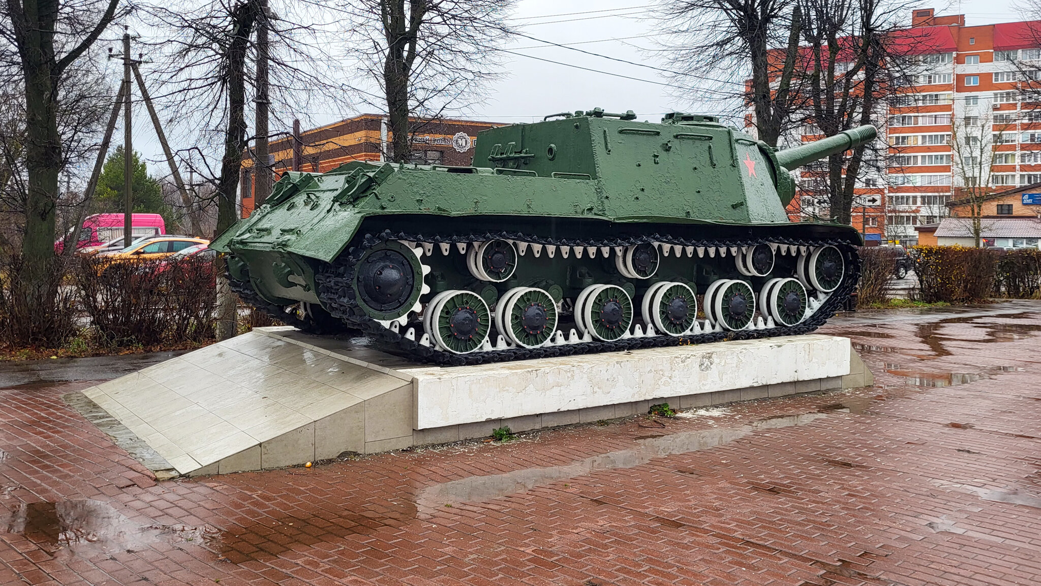 Экспонат «Орудие ИСУ-152»