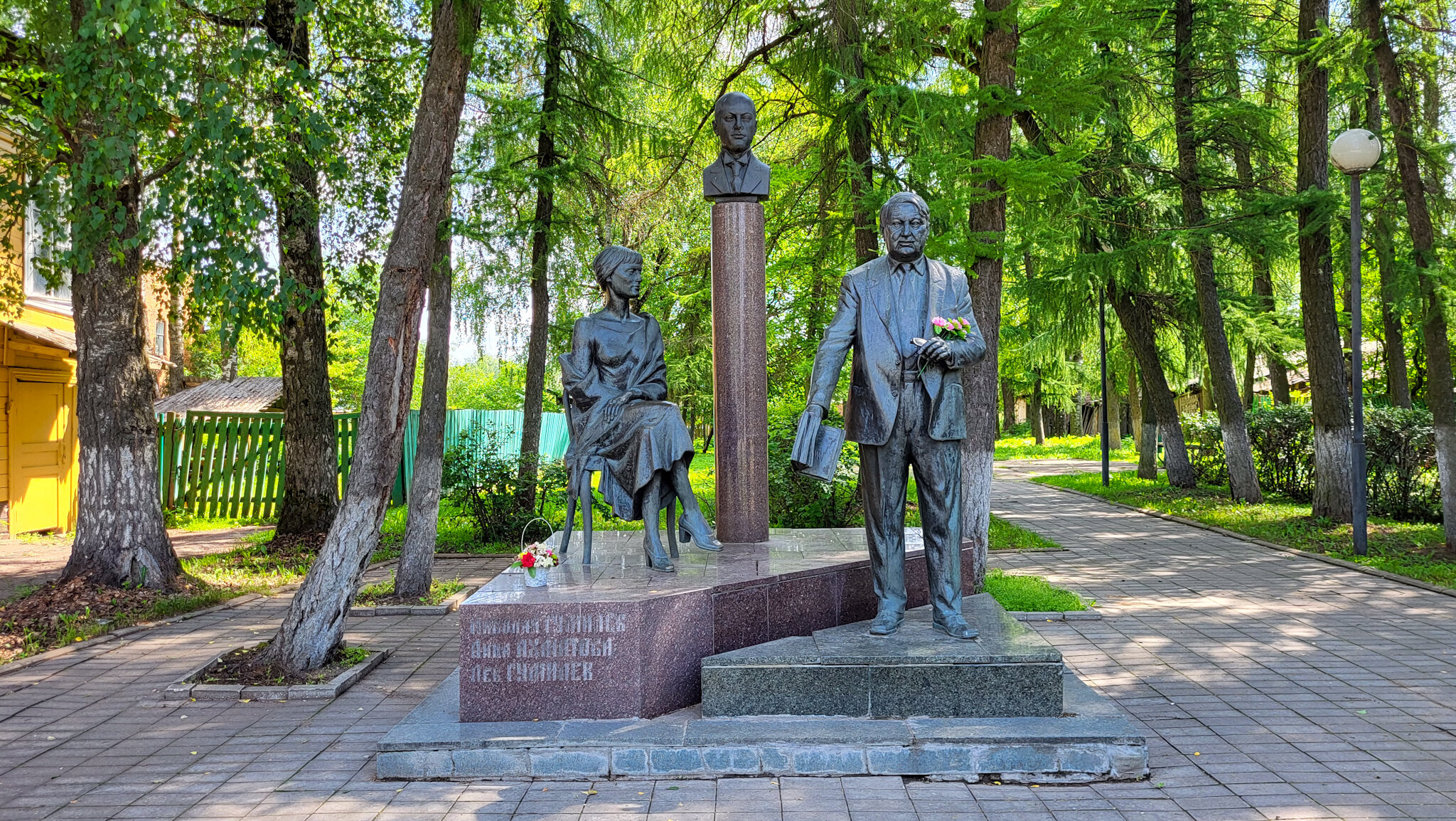 Памятник семье Гумилёвых