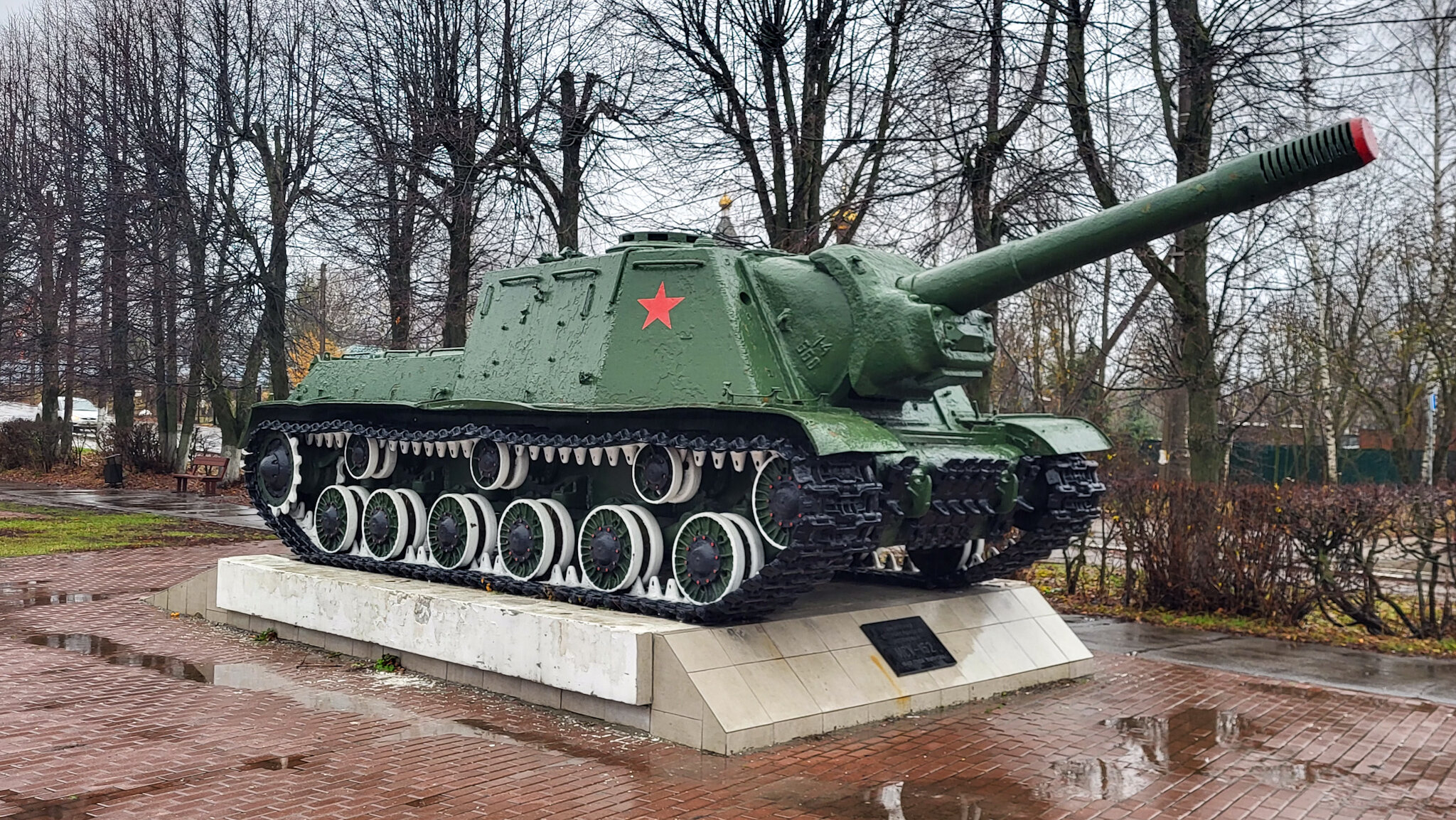 Экспонат «Орудие ИСУ-152»