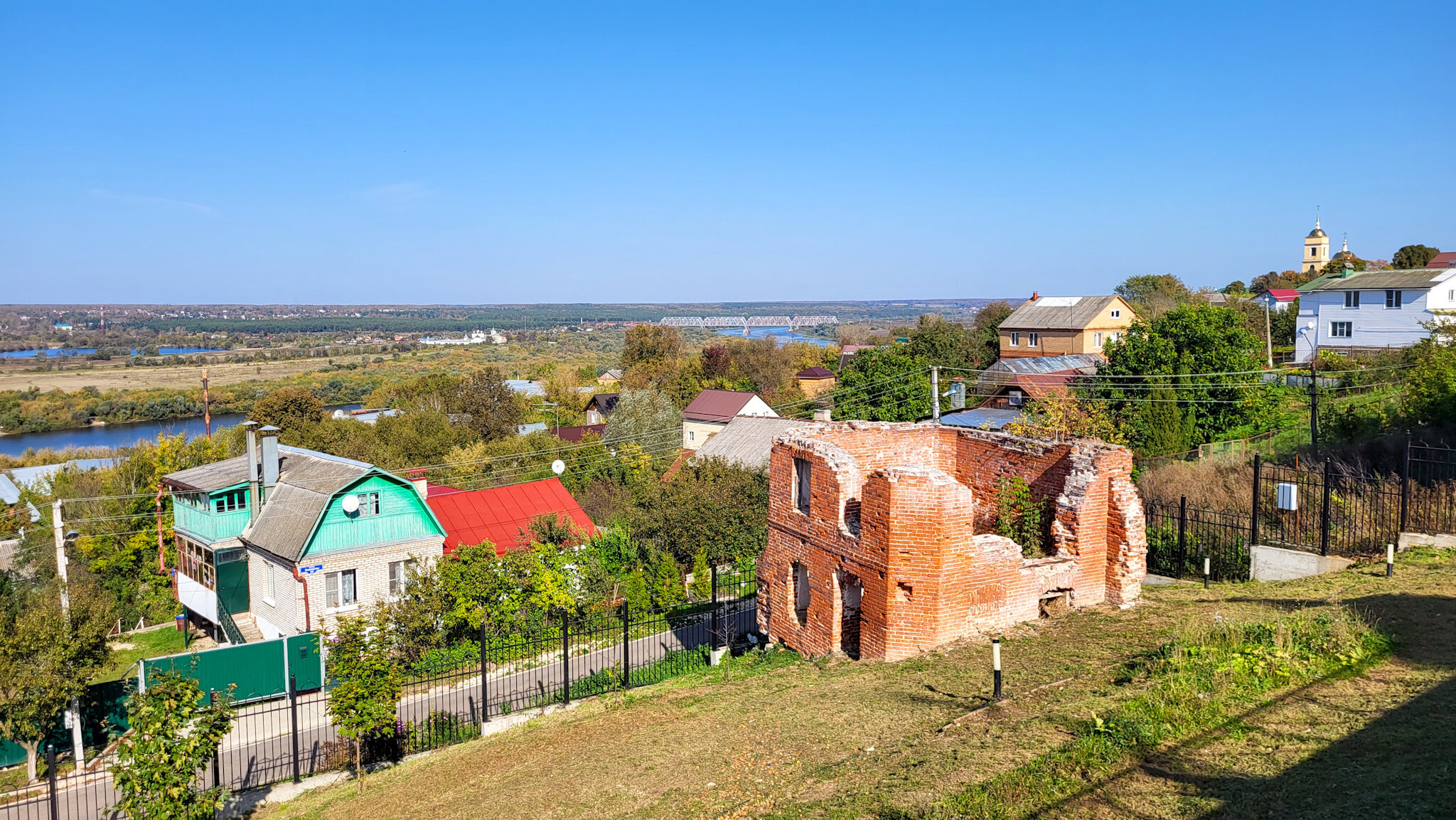 Смотровая площадка на территории Никитского монастыря