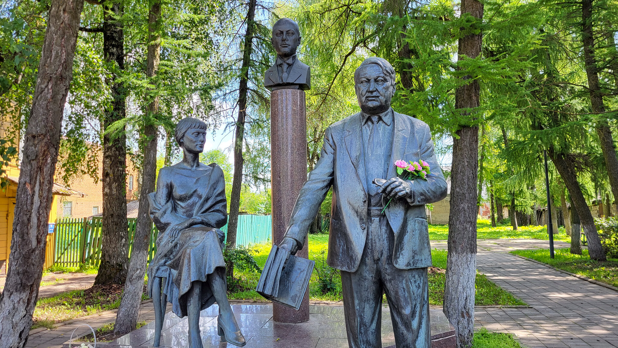 Памятник семье Гумилёвых