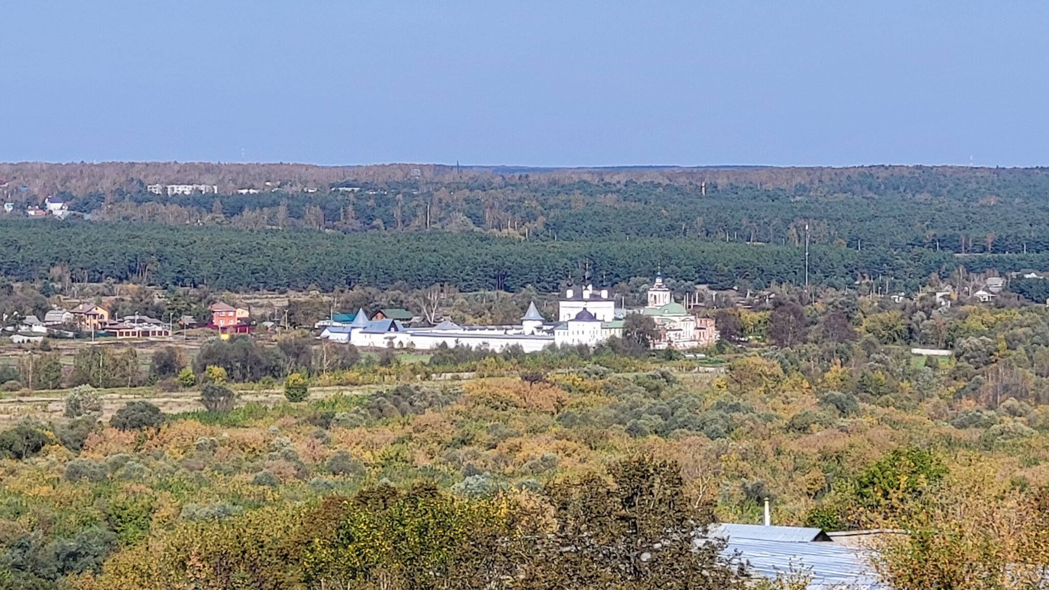 Белопесоцкий монастырь (вид со смотровой площадки на территории Никитского монастыря)