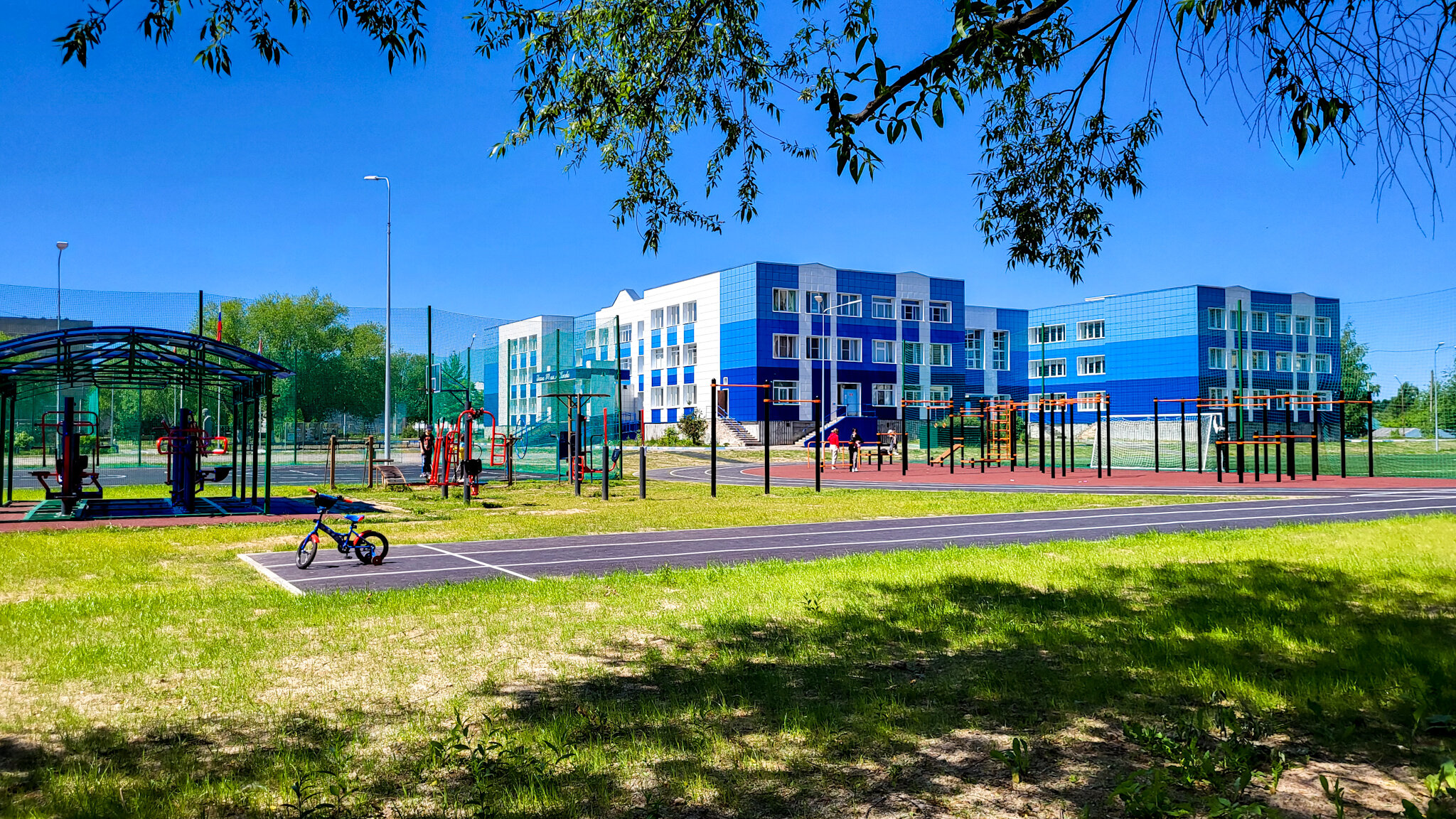 Спортивные площадки у школы №1