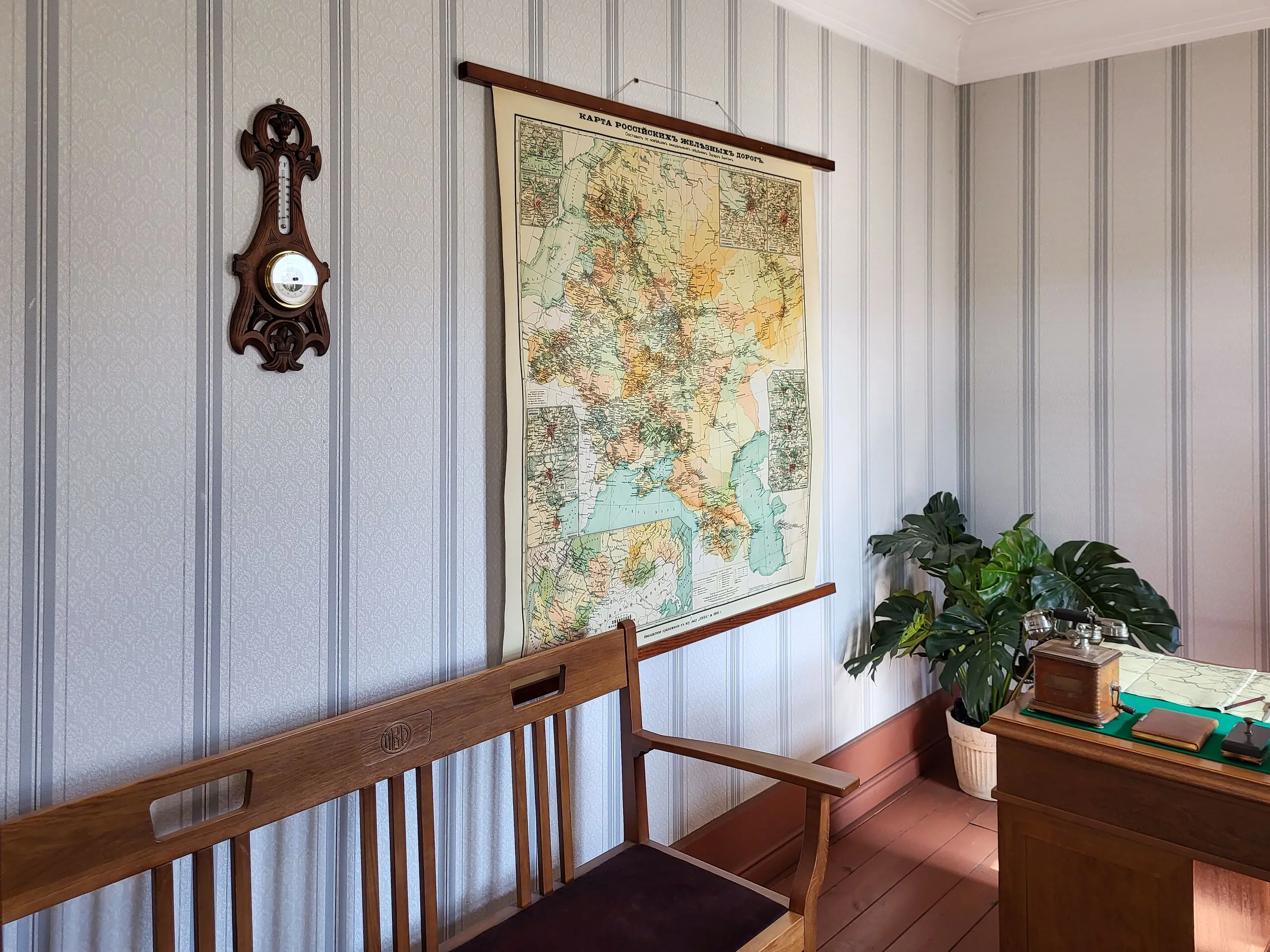 Рабочий кабинет в доме начальника станции