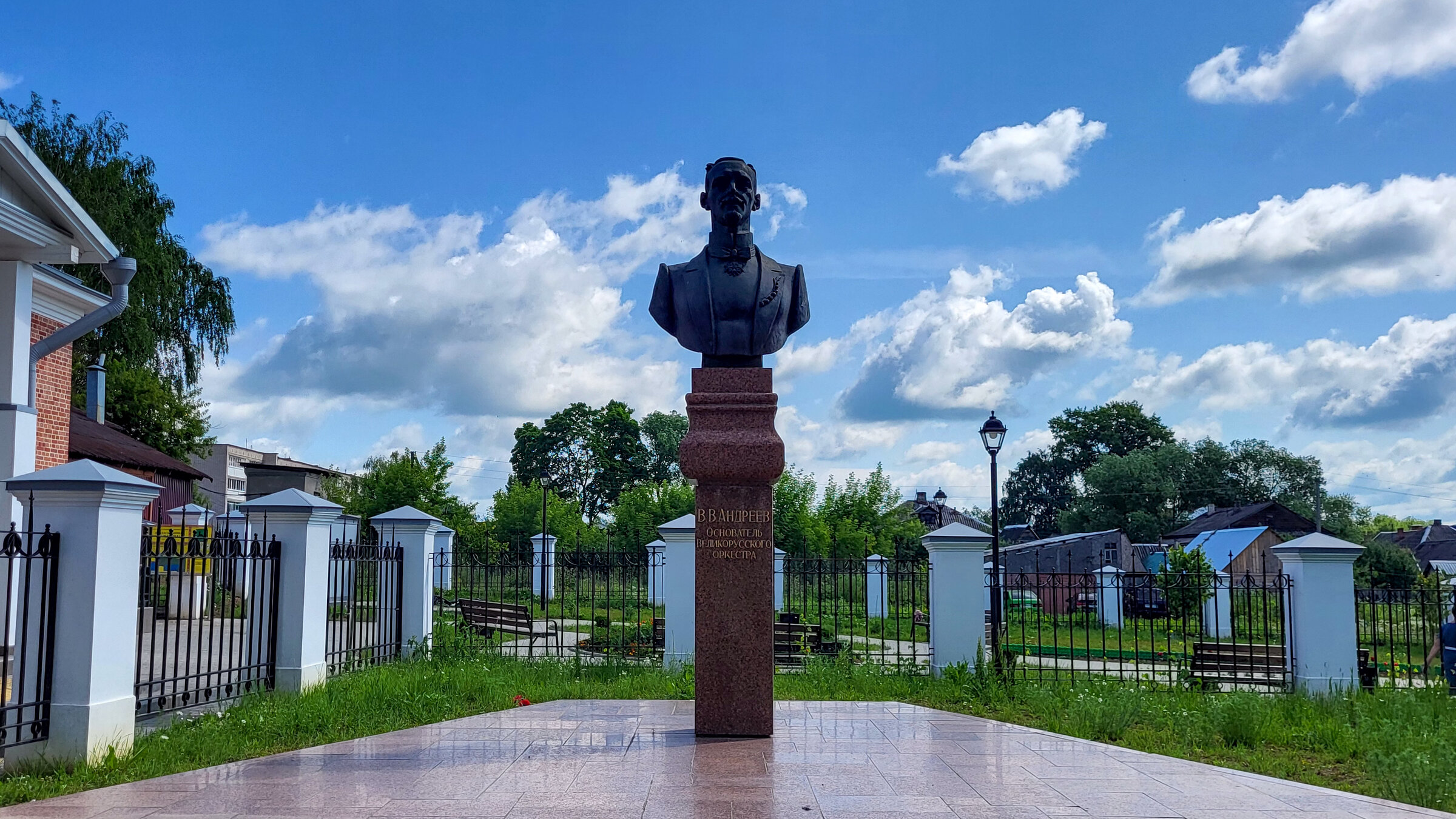 Памятник В.В.Андрееву