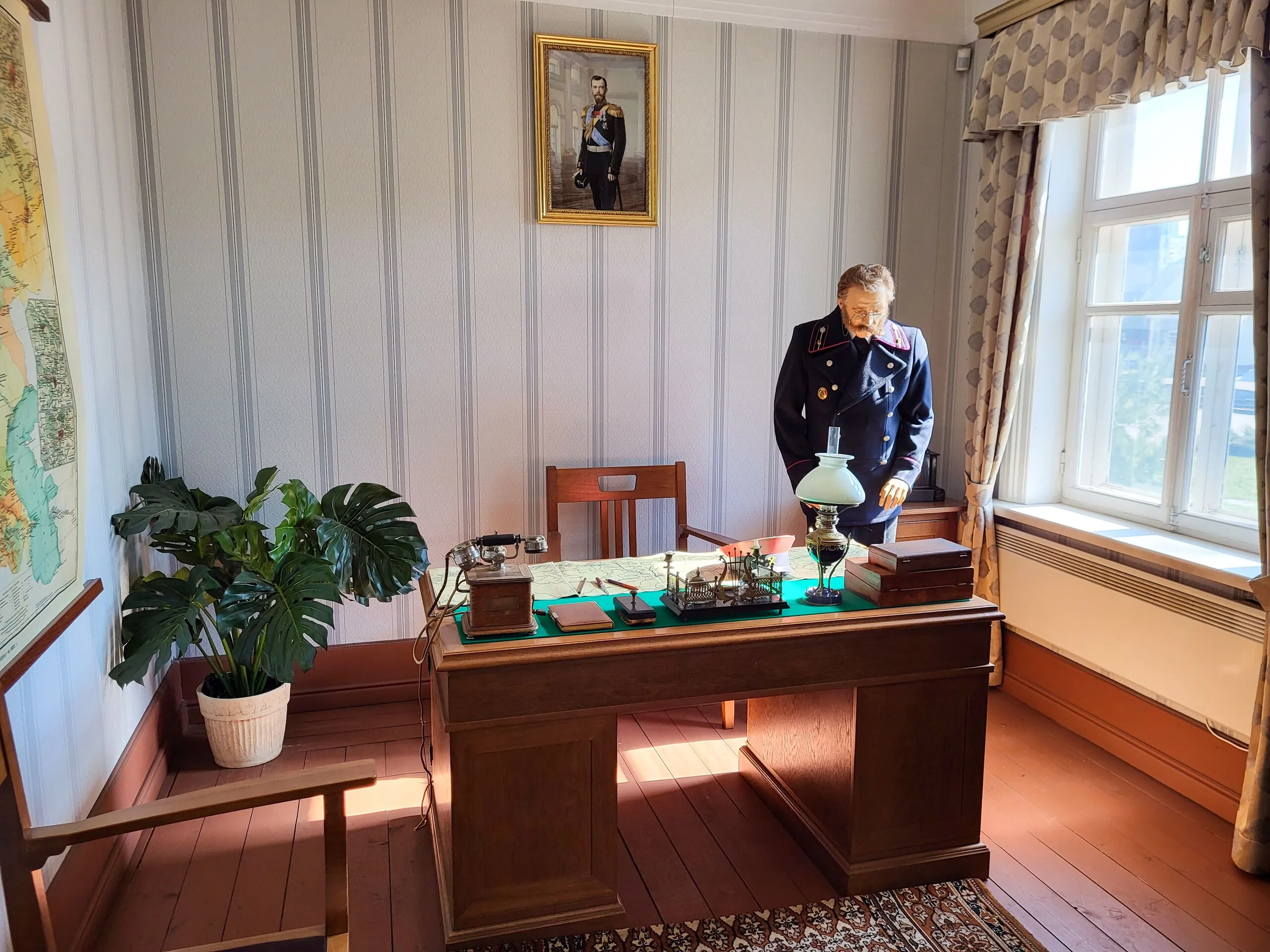 Рабочий кабинет в доме начальника станции