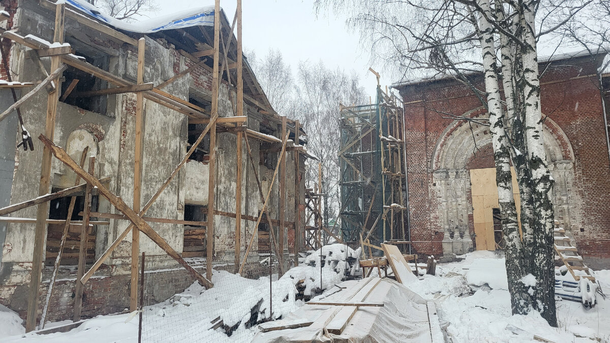 Успенская церковь и Петропавловский собор